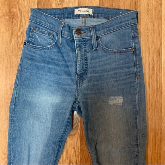 9" High-Rise Skinny Jeans in Ontario Wash: Distressed-Hem Edition - Picture 7 of 14